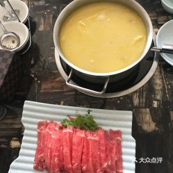 四季传锅餐厅精品花旗参药膳猪肚鸡 温补之选与食客口碑探析